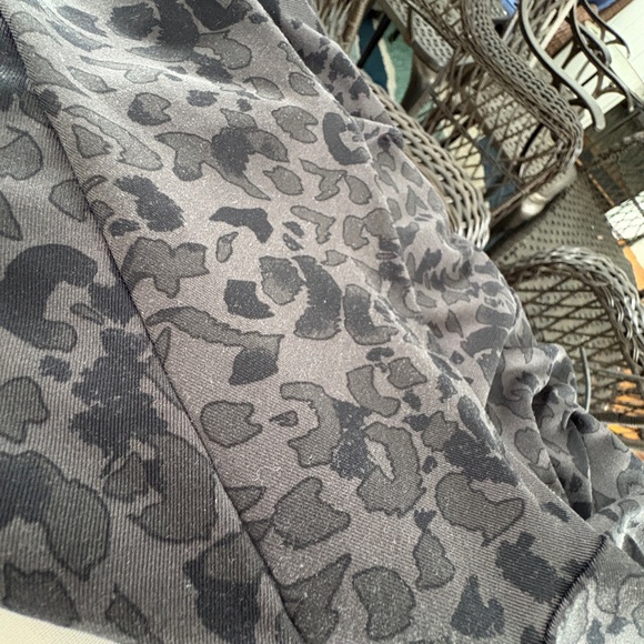 Gray Leopard Print Leggings - Picture 4 of 7